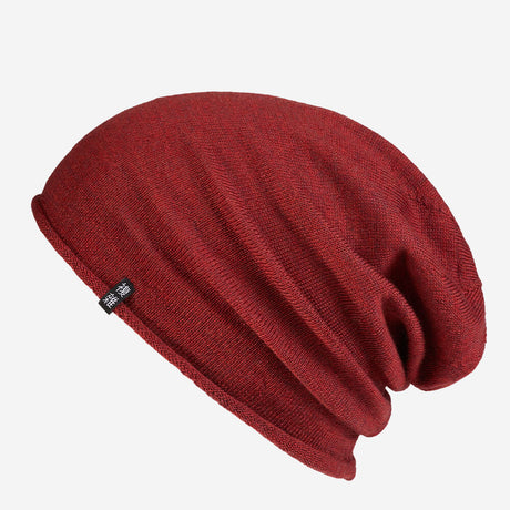 Umi Merino Slouch Beanie in Ember Rust Red (Rostrot) – Seitenansicht